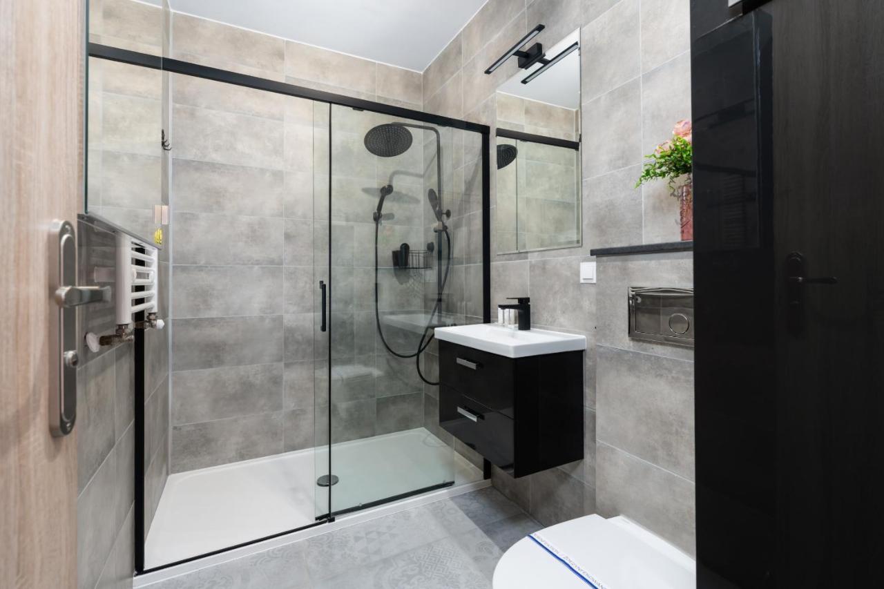 Modern Apartment With Balcony & Free Garage Poznan By Noclegi Renters Extérieur photo